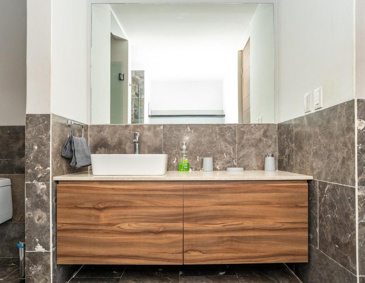 Modern 2 Bedroom With Gym & Pool In Roma Norte Apartment Mexico City
